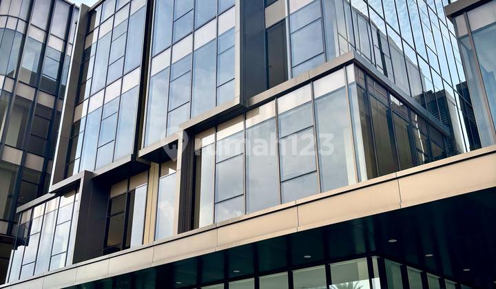 For quick rent, a rare office building unit in the Gading Serpong Maggiore business loft area, 5 floors including a basement, facing the main road.