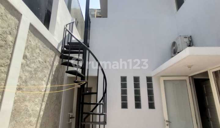 For quick rent: 2-story house in Ruby cluster, Pondok Hijau Golf Gading Serpong, ready to occupy, tidy, newly repainted.