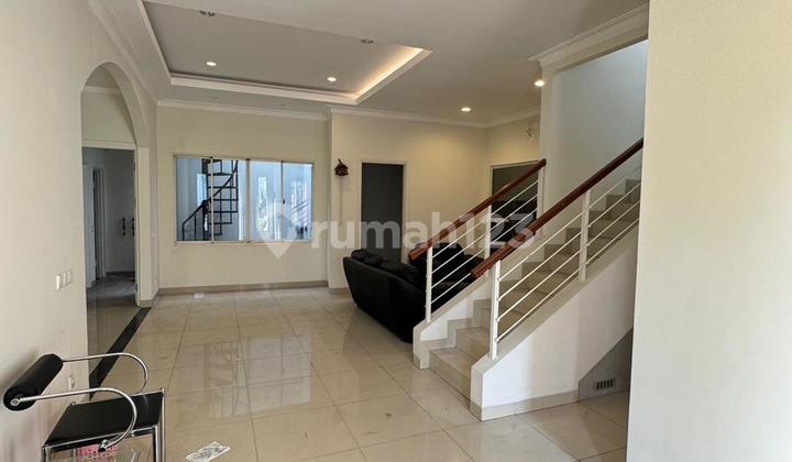 For rent, neat and well-maintained house ready to occupy in Chalcedony cluster, Pondok Hijau Golf, Gading Serpong. 2