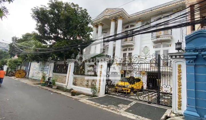 Rumah 3 Lantai Senen, Jakarta Pusat, Shm, European Classic 1