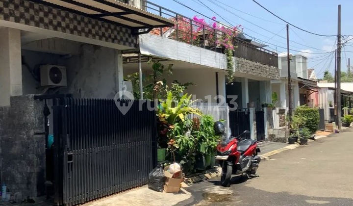 2-Story House with Spacious Balcony in Graha Raya – Rare Find! 2-Story House with Spacious Balcony in Graha Raya – Rare Find!