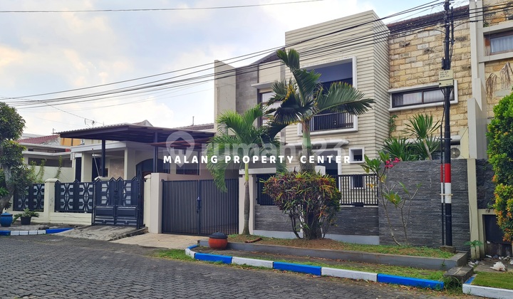 Rumah Bagus 2 Lantai Kawasan Elite Perumahan Araya Malang