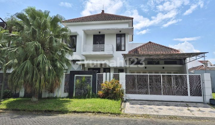 Luxurious 2-Story House on Main Road Araya Golf Malang 2