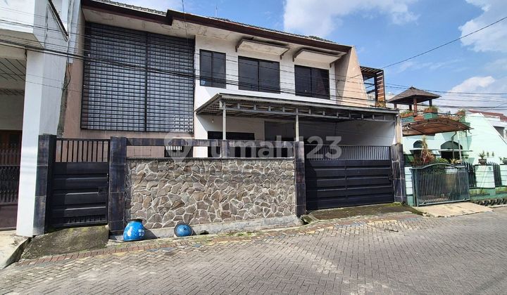 Rumah Kost Murah 14 Kamar Area Perumahan Borobudur Suhat 1