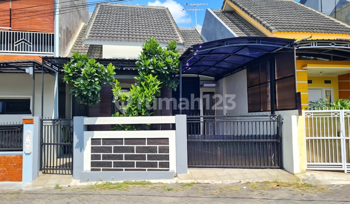 Minimalist 3-Bedroom House in Bantaran Cengger Ayam Suhat Residential Area