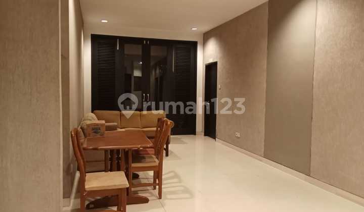RUMAH CANTIK DI BSD PROVENCE 2 LANTAI 6 KT SIAP HUNI LOKASI BAGUS