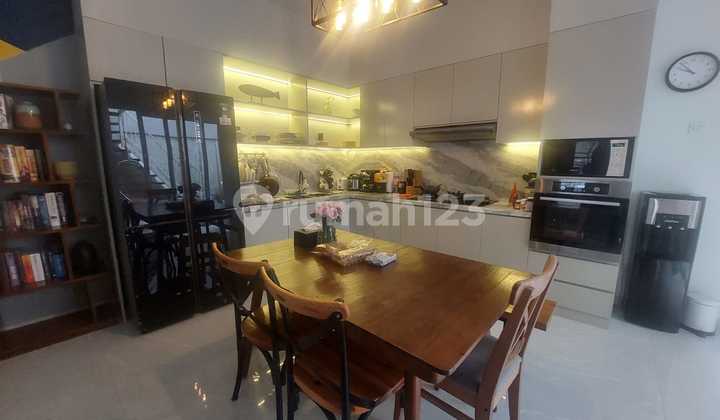 Dijual rumah rapi siap huni Castilla BSD - full furnish 2