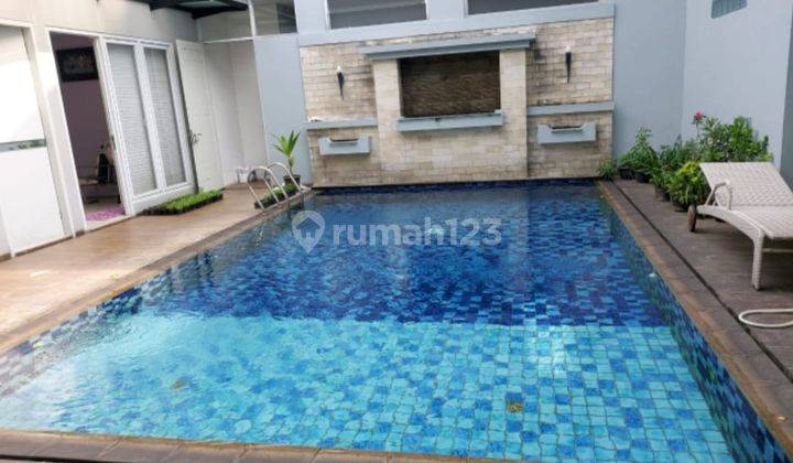 Dijual rumah gandeng dengan kolam renang pribadi - De Latinos BSD 1