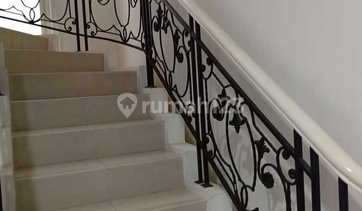 Dijual rumah di Les Belles Maisons - jantung kota Tangsel 2