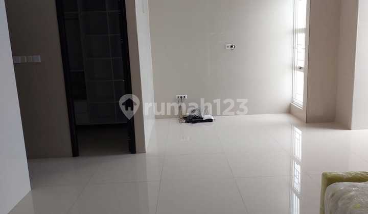 For sale ready-to-occupy house in Darwin Gading Serpong cluster. 2