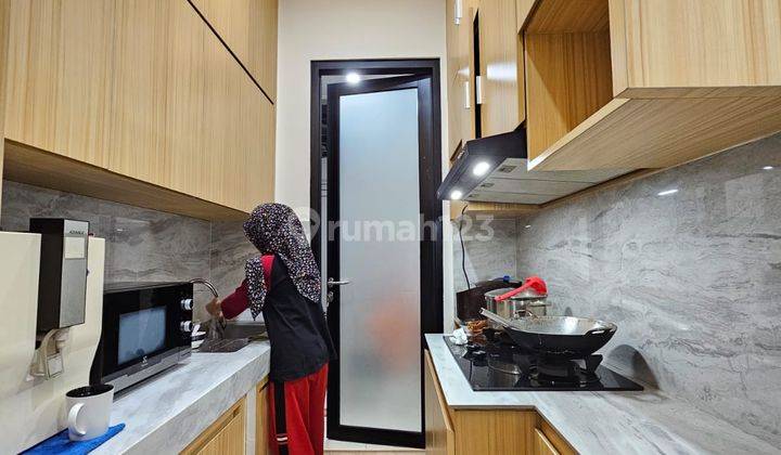 Rumah cantik rapi siap huni di Menteng Village Gading Serpong 8
