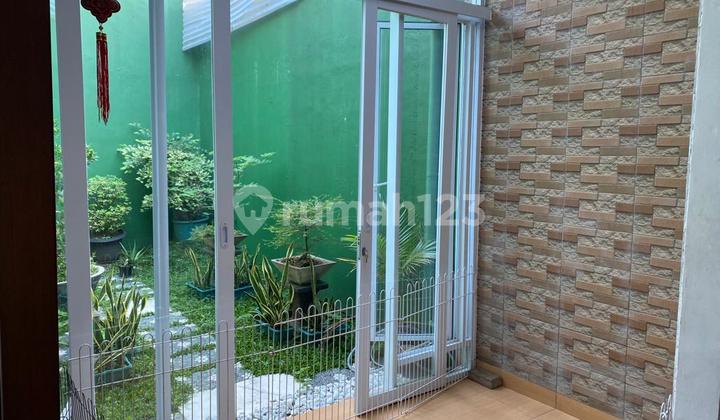 Dijual rumah rapi tanah luas di Kencana loka BSD 2