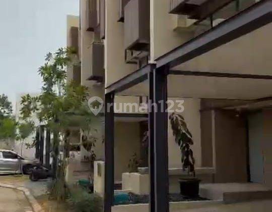 Dijual rumah hoek 3.5 lantai furnish di Impresahaus Tabebuya BSD 2