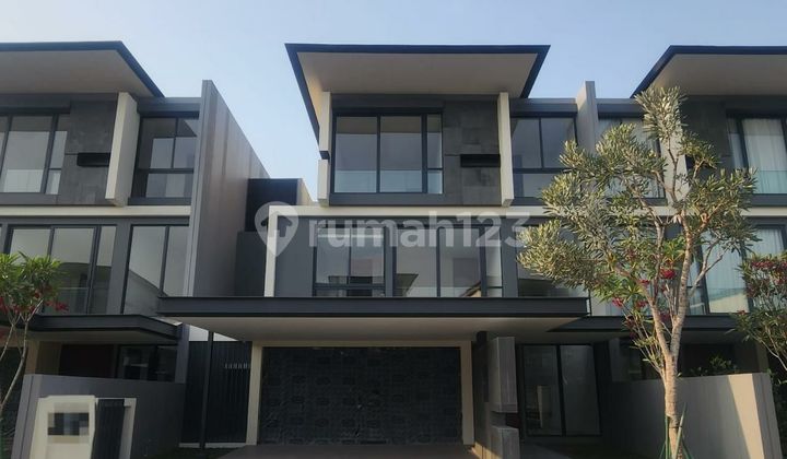 Jual rumah mewah baru di Lyndon Nava Park BSD