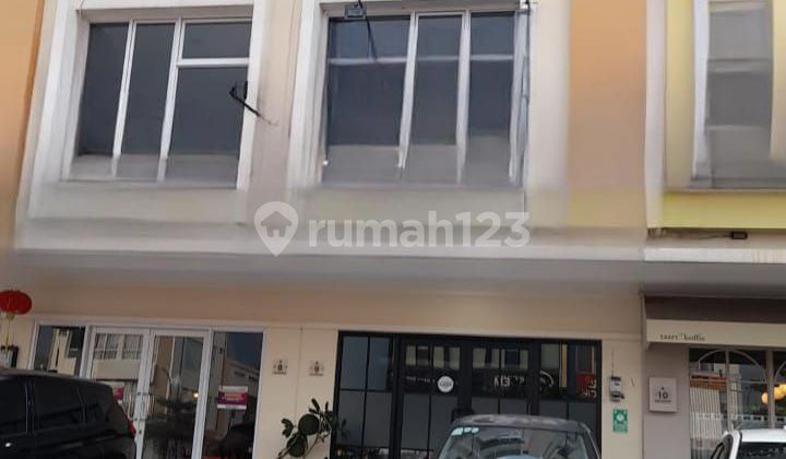 Busy shop house area Pisa Grande Gading Serpong 3 floors