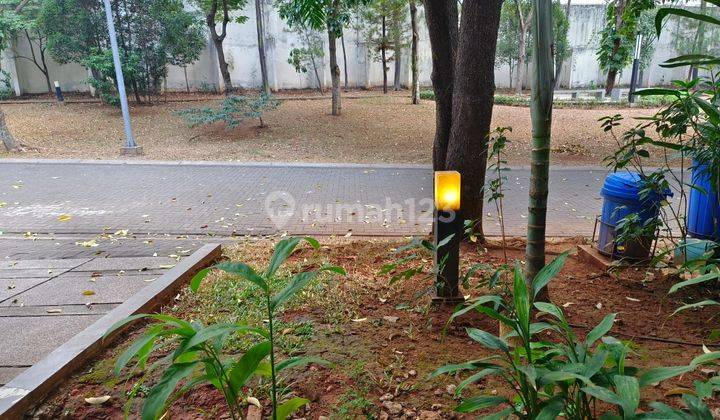 Rumah siap huni depan taman di The Green BSD dekat tol 2