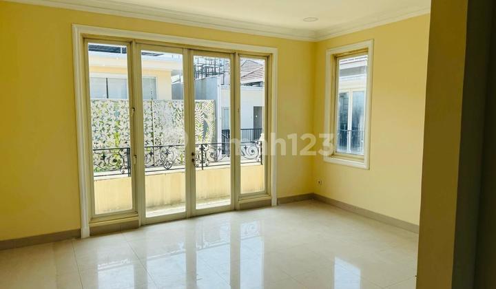 For Sale House in North Serpong Les Belles Maisons Near Offices 2