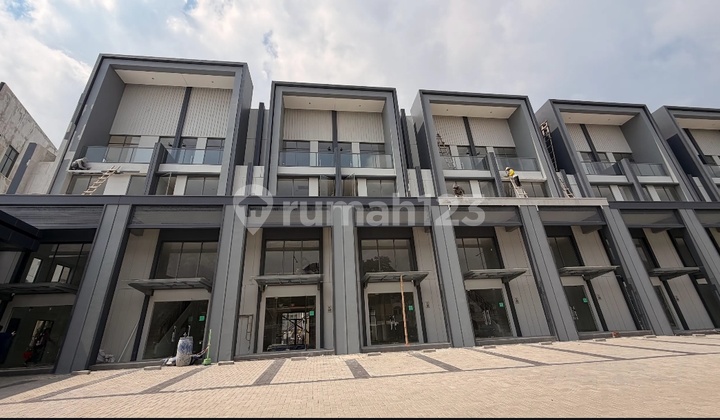Disewakan Ruko Gading Serpong Gandeng 4 (Bisa Sewa 1), 3 LT, 2 Facade Disewakan Ruko Gading Serpong Gandeng 4 (Bisa Sewa 1), 3 LT, 2 Facade