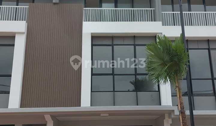 For Sale: Three-Storey Shop House in Karawaci Hive Parc, Facing Main Road, Separate Staircase