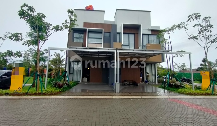 For Sale House in BSD, Adjacent to BPK Penabur, Maranatha University, Eastvara Mall, Suitable for Investment