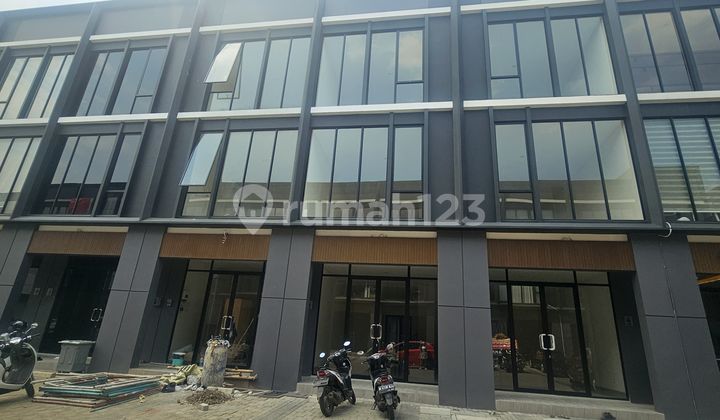 3-STORY SHOPHOUSE IN GADING SERPONG, GOOD TRAFFIC, STRATEGIC LOCATION 3-STORY SHOPHOUSE IN GADING SERPONG, GOOD TRAFFIC, STRATEGIC LOCATION