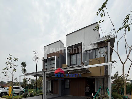 Selling a House in BSD, Adjacent to Bpk Penabur School, Maranatha University, Eastvara Mall, Ideal for Investment
