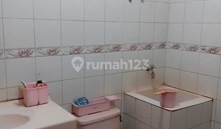 Neat House in BSD Nusa Loka, 1.5 Floors, Semi-Furnished, Ready to Occupy 2