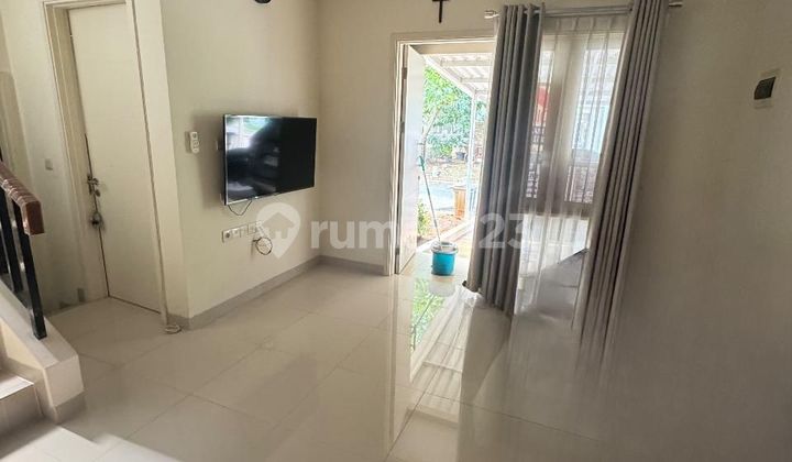 Beautiful House in Gading Serpong Ready to Live In, Only Used for 2 Months 1