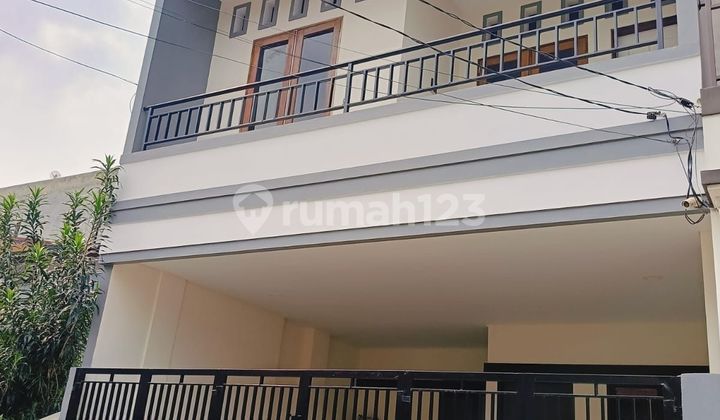 Neat and Ready-to-Occupy House in Catalina Gading Serpong - Close to Mall, Toll Road