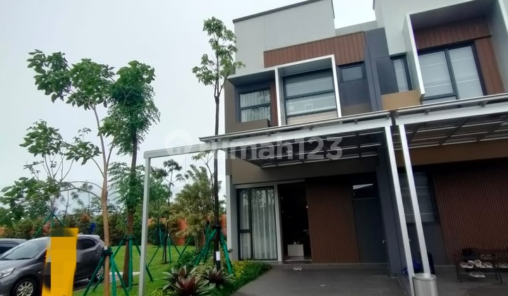 For Sale House in BSD, Adjacent to BPK Penabur, Maranatha University, Eastvara Mall, Suitable for Investment
