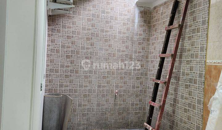 Disewakan Rumah 2 Lantai di Bsd Selatan Bagus 3
