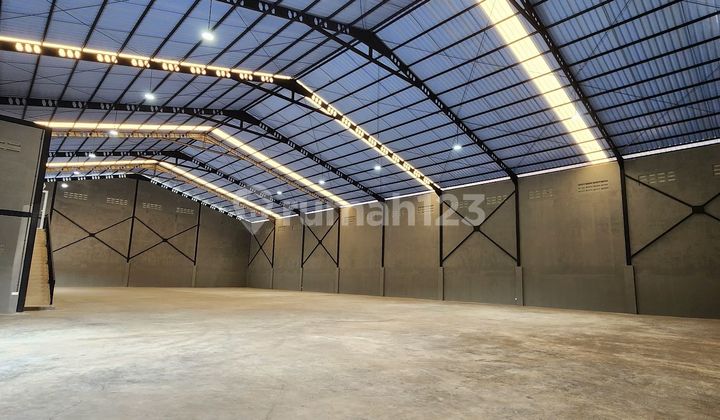 Warehouse in Sepatan 1950 m2 New HGB