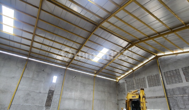 Warehouse in Cipondoh 800m² Ready to Use Can Fit 40ft Warehouse in Cipondoh 800m² Ready to Use Can Fit 40ft