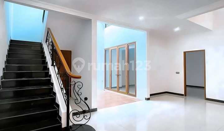 Dijual Rumah Area Pondok Hijau,, Pondok Indah - Jakarta Selatan