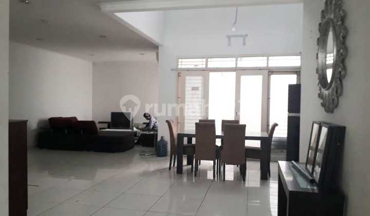 Disewakan Rumah 2 Lantai Area Niaga Hijau Pondok Indah