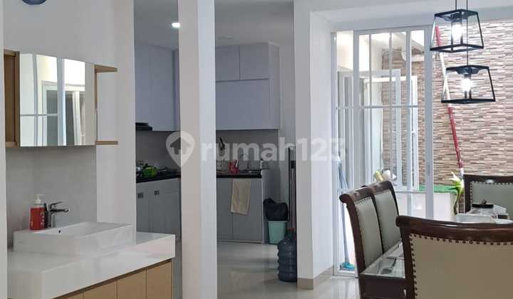 Dijual Rumah Cantik Siap Huni Jl. Merak  Bintaro Jaya Sektor 1 Jakarta Selatan