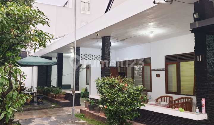 Dijual Rumah Lama ( Tua ) Hitung Tanah Kebayoran Baru Jakarta Selatan