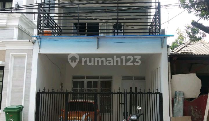 For Rent: House for Residence / Office on Two-Car Street, East Tebet, South Jakarta For Rent: House for Residence / Office on Two-Car Street, East Tebet, South Jakarta