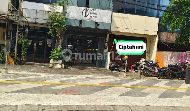 For Rent: 3.5 LTI Shop House on the Side of Margonda Raya Road, Depok, Near UI Jakarta Campus For Rent: 3.5 LTI Shop House on the Side of Margonda Raya Road, Depok, Near UI Jakarta Campus