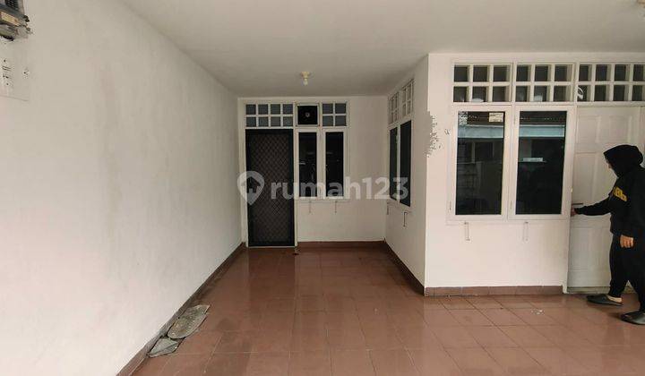 Disewakan Rumah Siap Huni, Jalan 1 Mobil Di Tebet Timur, Jakarta Selatan 2