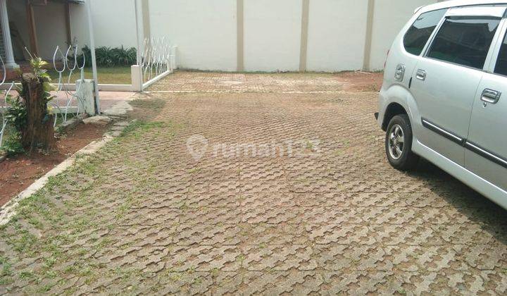 Rumah di sewakan cocok untuk kantor parkiran luas 3