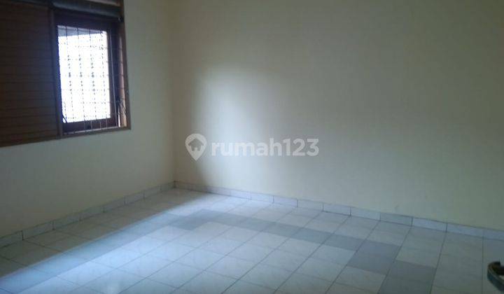 Rumah di sewakan cocok untuk kantor parkiran luas 6