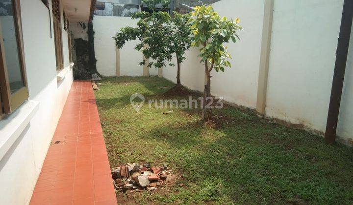 Rumah di sewakan cocok untuk kantor parkiran luas 9