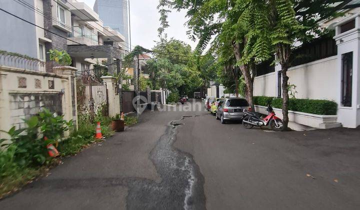 Rumah lama hitung tanah lokasi bagus dalam komplek kuningan barat 2