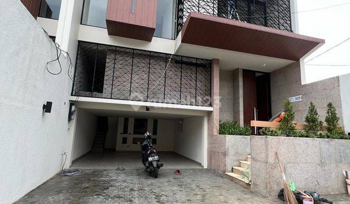 Rumah baru lokasi bagus dekat ke kemang village 1