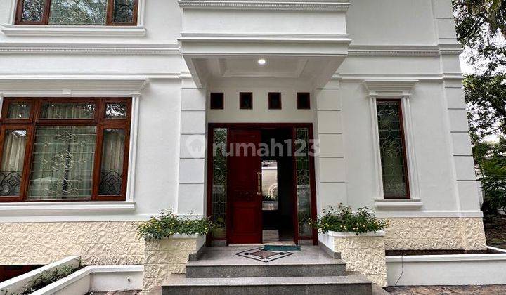 Rumah full renovasi tempat elite dekat senayan city  1