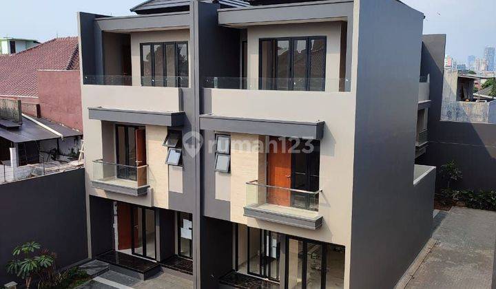 Brand new townhouse Grand trevista kebon jeruk 1