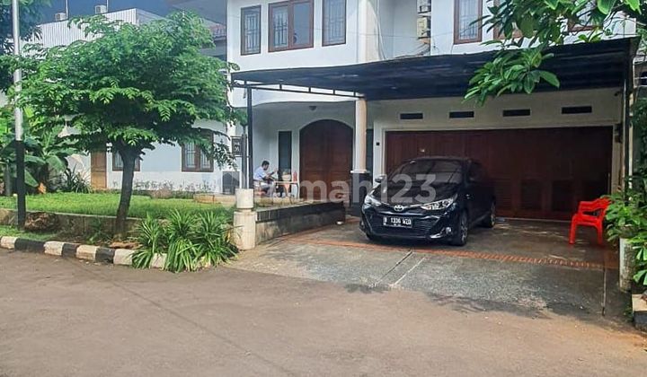 Price drop for a comfortable house in Bintaro Sector 7 complex.