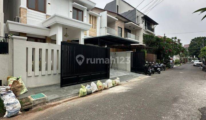 Rumah renovasi siap huni komplek terkenal pondok indah 2