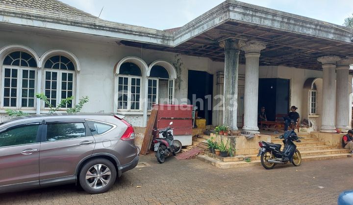 Rumah lama hitung tanah di jalan utama Pejaten raya